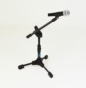 Suporte multifuncional girafa básico para mini banner e microfonação de bumbo. MB